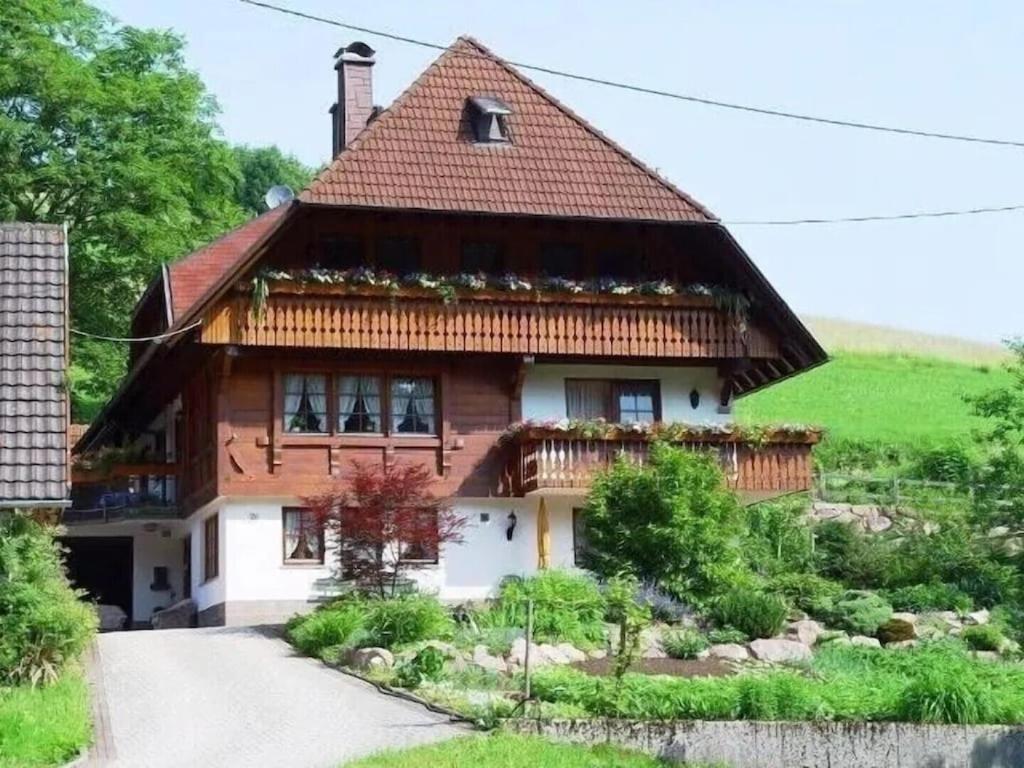 Oberbauernhof - Wohnung "Am Garten" -- Moderne Fewo Im Schoenen Schwarzwaldhaus 구타흐 외부 사진